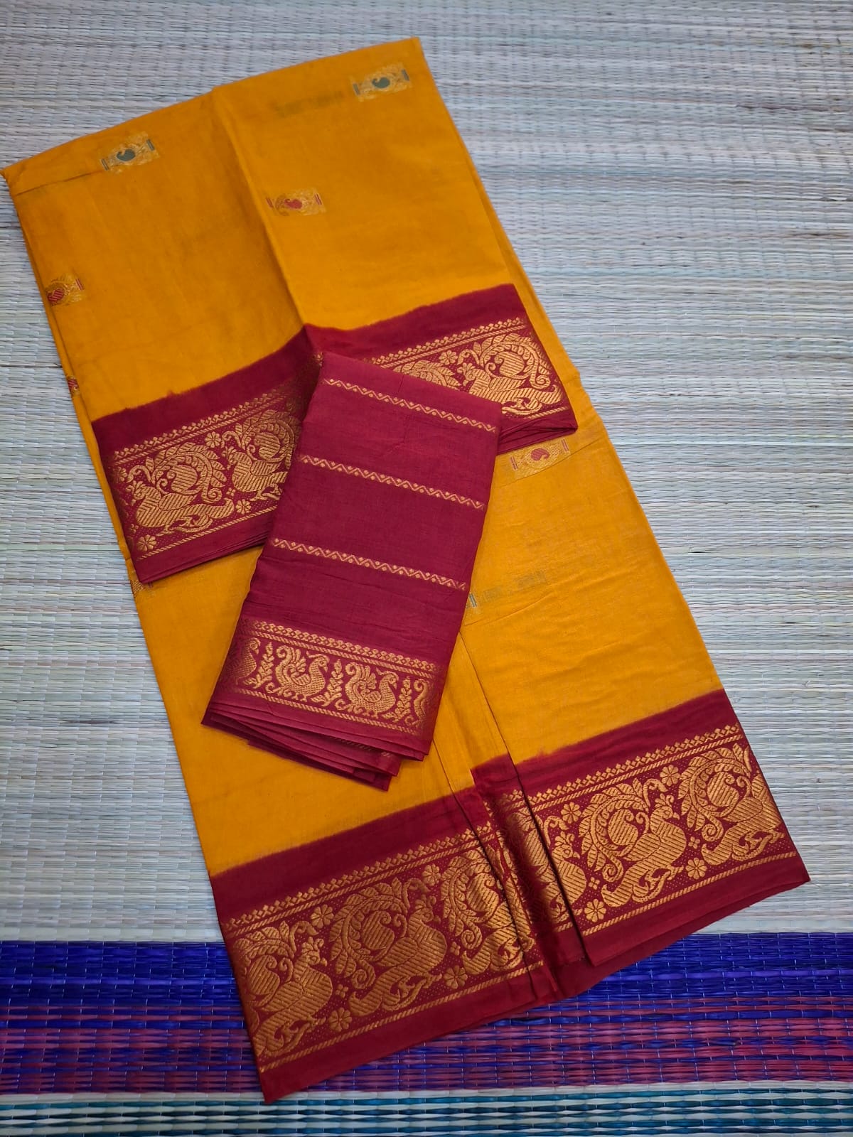 Madurai Sungudi Cotton - 6 Yard Meena Butta Double Side Gold Zari Border Dye and TIe