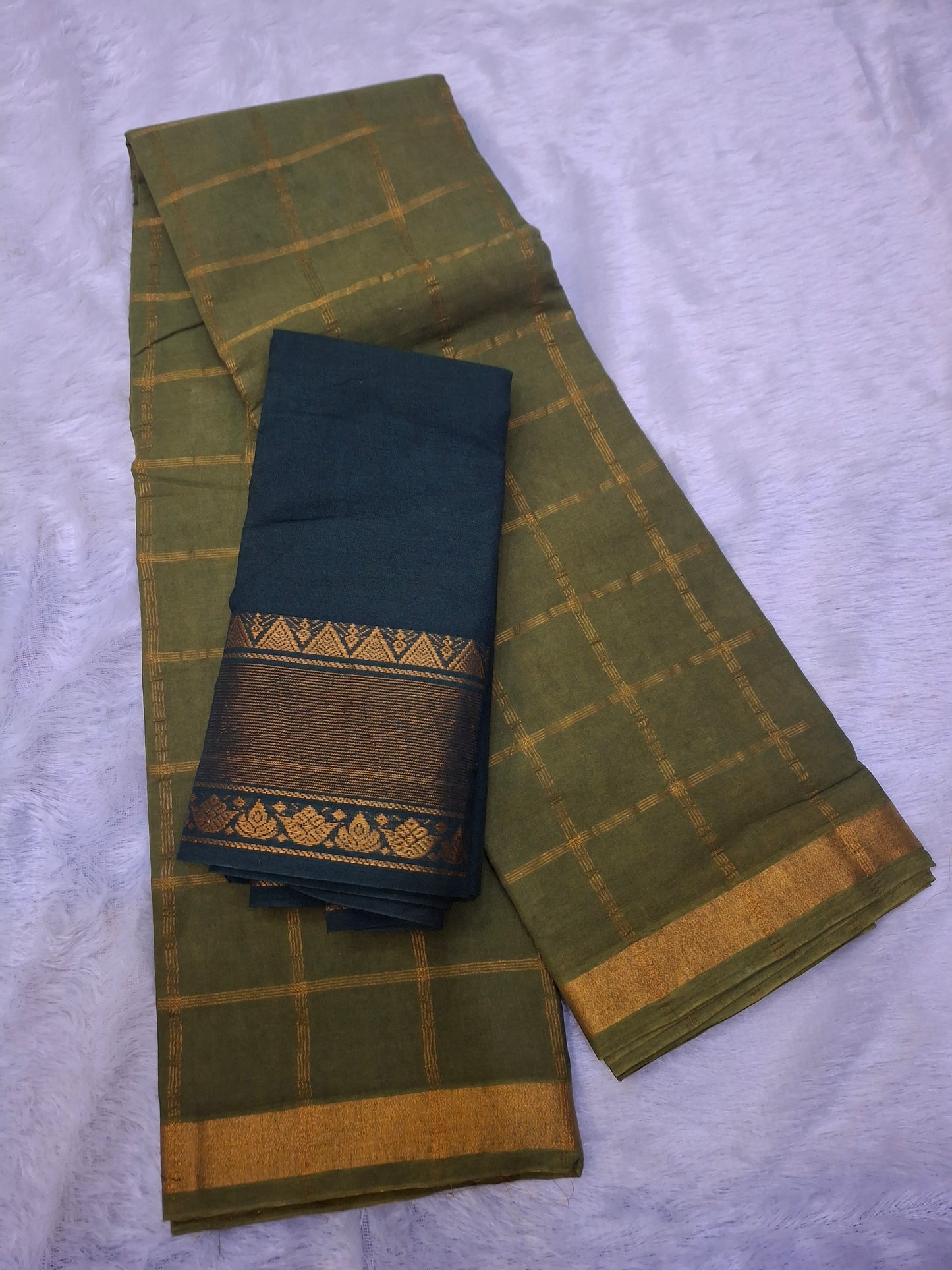 Sungudi 6 Yard Bengal Checks with Tissue Border (Vanaja-001)