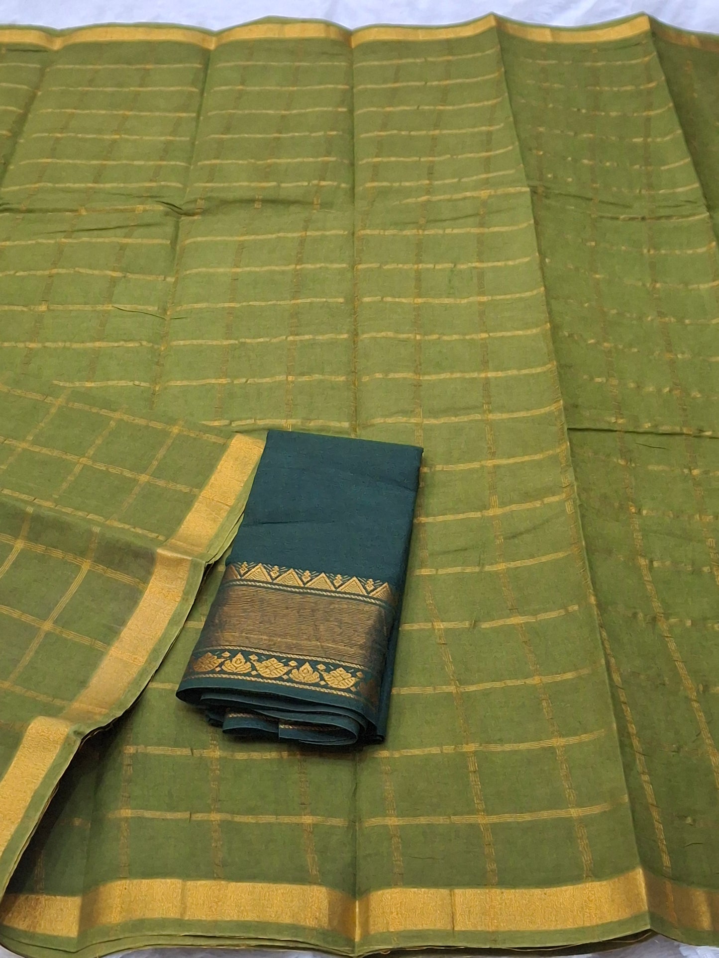 Sungudi 6 Yard Bengal Checks with Tissue Border (Vanaja-001)