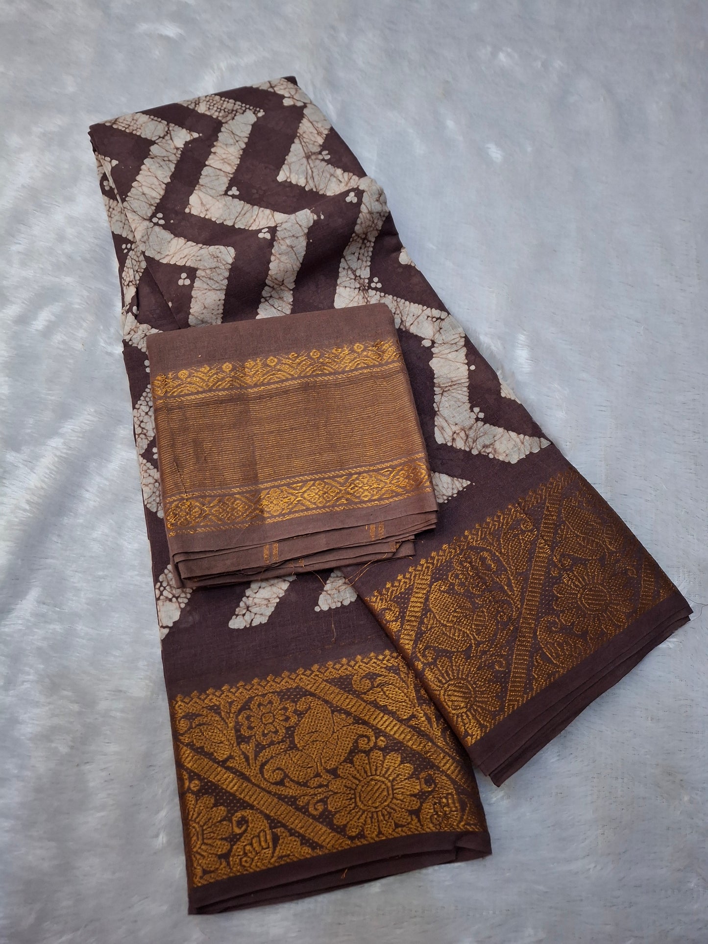 Hand Batik Medium Zari