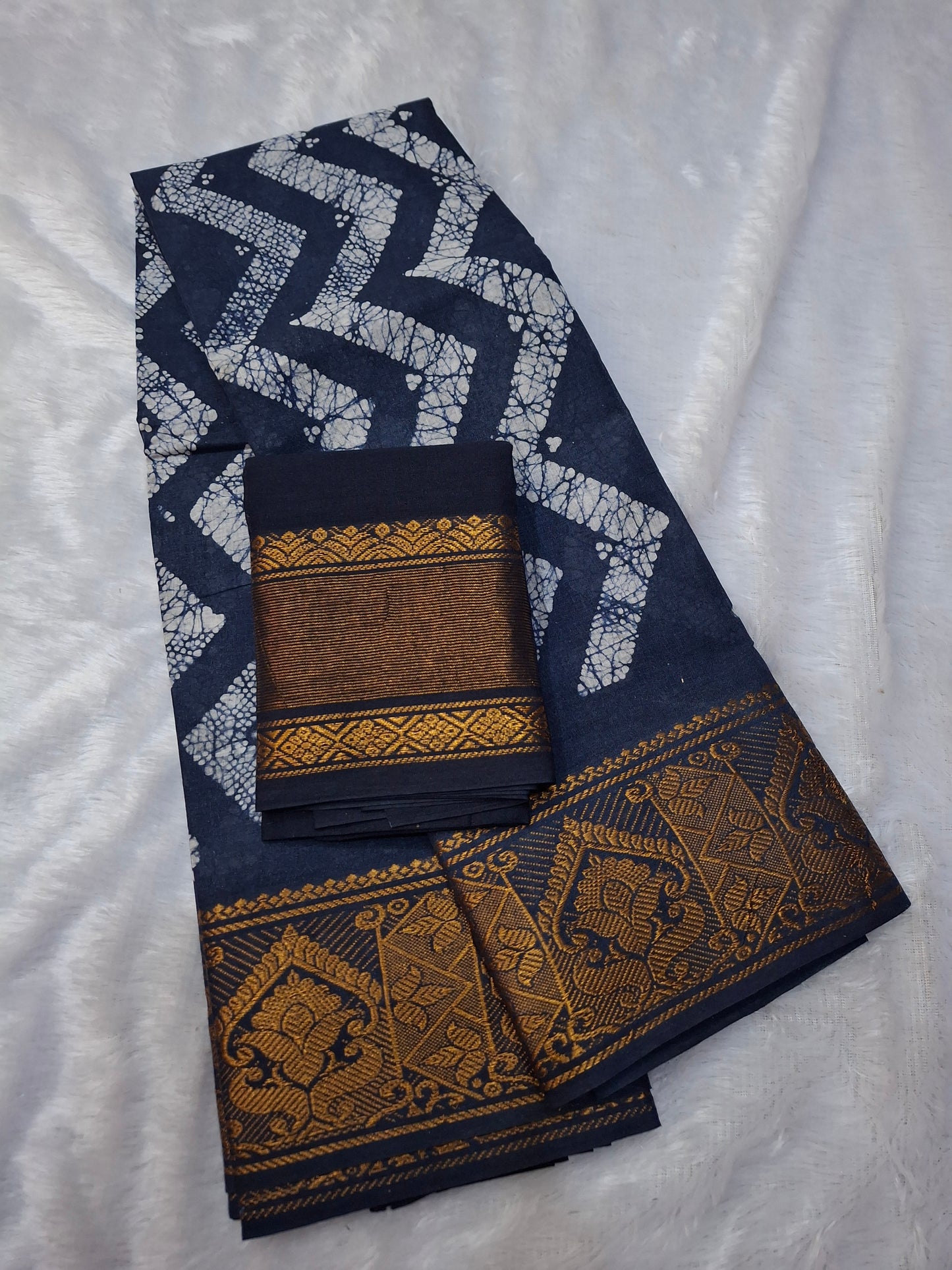 Hand Batik Medium Zari