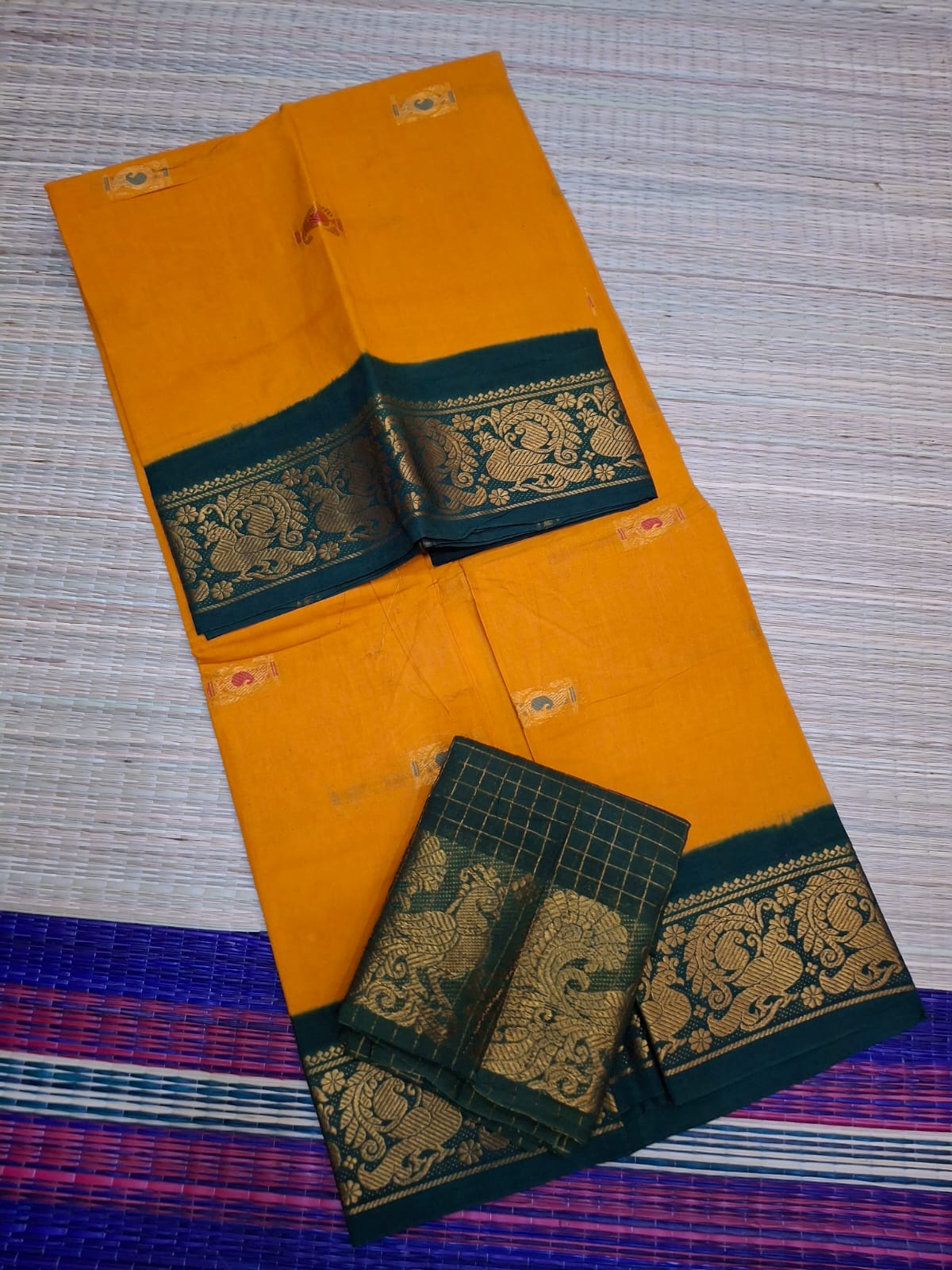 Madurai Sungudi Cotton - 6 Yard Meena Butta Double Side Gold Zari Border Dye and TIe