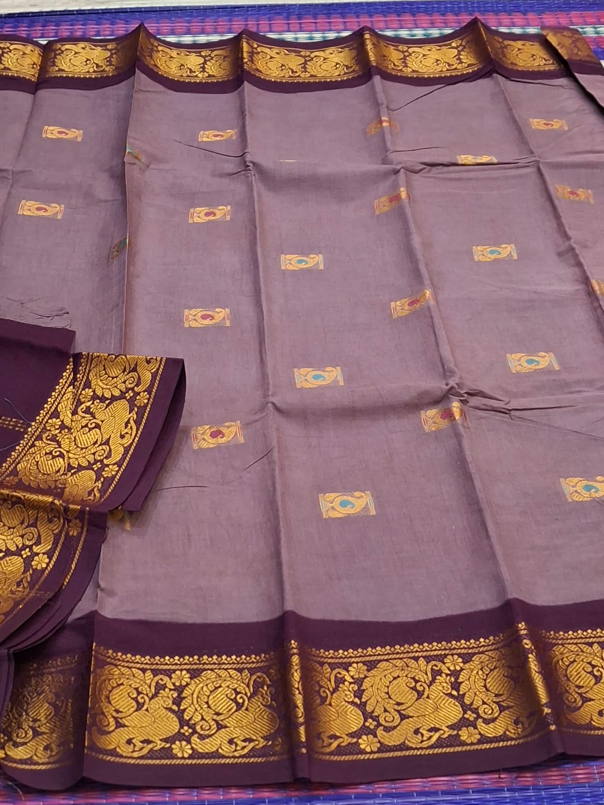 Madurai Sungudi Cotton - 6 Yard Meena Butta Double Side Gold Zari Border Dye and TIe